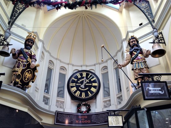 Statues of Gog and Magog in the Royal Arcade, Melbourne. The statues of Gog and Magog strike the hour in the Royal Arcade, Melbourne