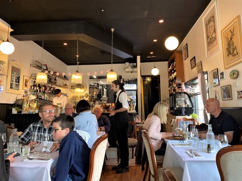 Diners in Anerie restaurant. Diners at Anerie, Cowes, Phillip Island.