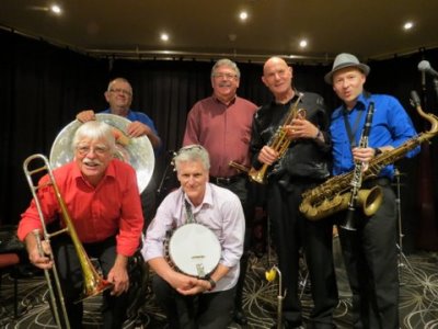 Le Jazz Hot jazz band performing for Sunday Jazz