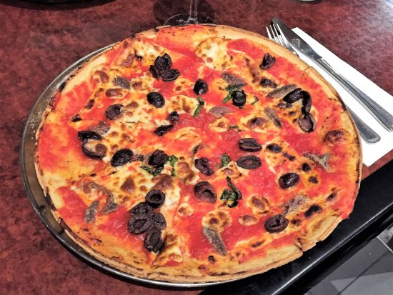 Pizza from Pinos Trattoria, Cowes