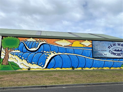 Mural of a wave in Concourse Place, Cowes.